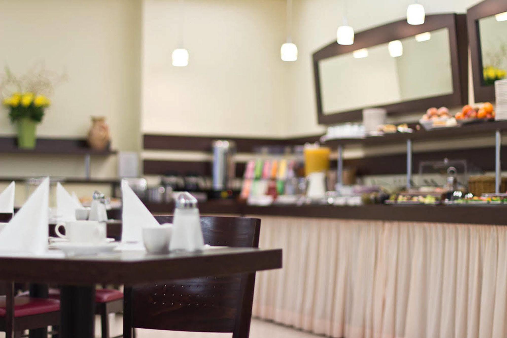 Ivbergs Hotel Messe Nord Берлин Екстериор снимка