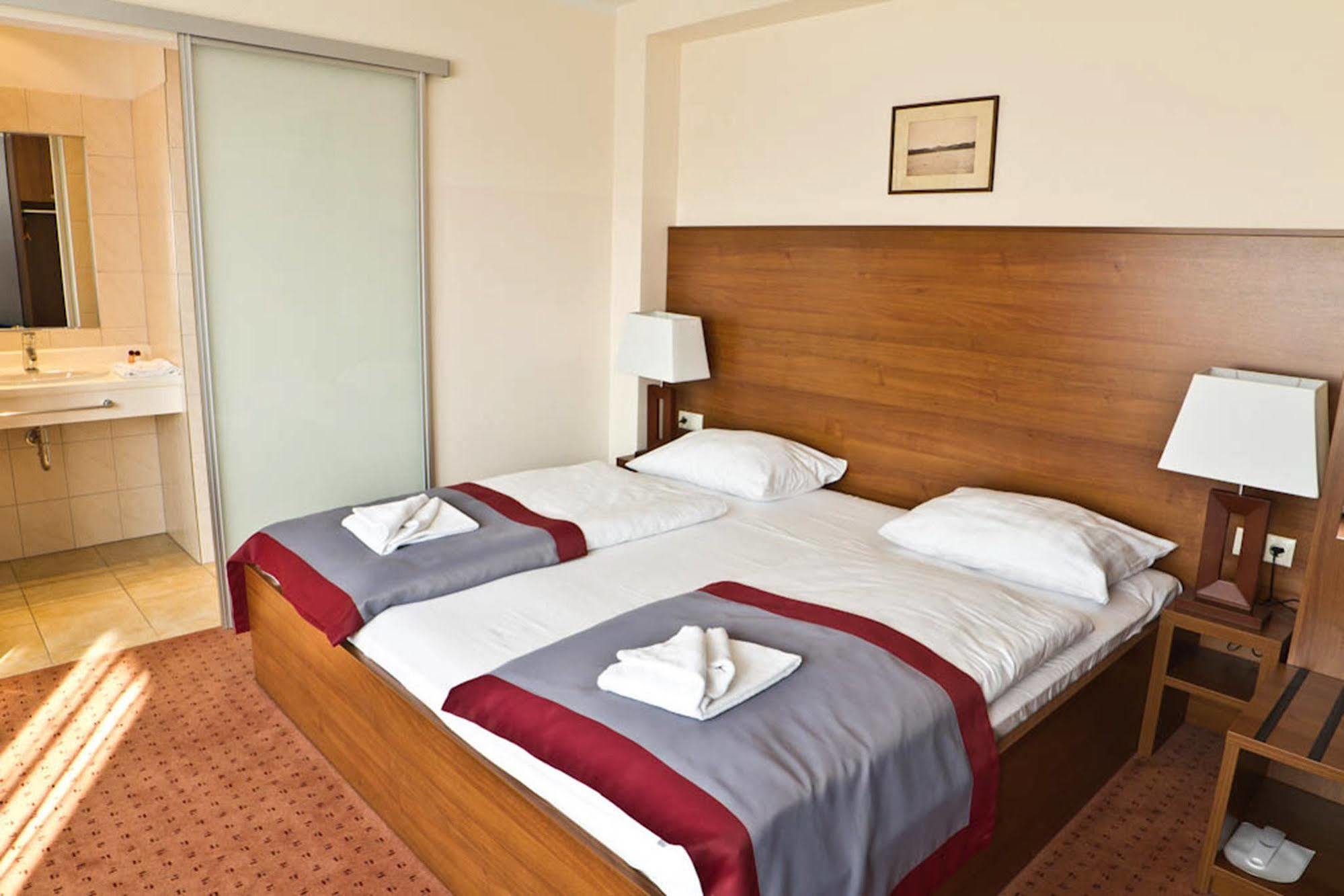Ivbergs Hotel Messe Nord Берлин Стая снимка