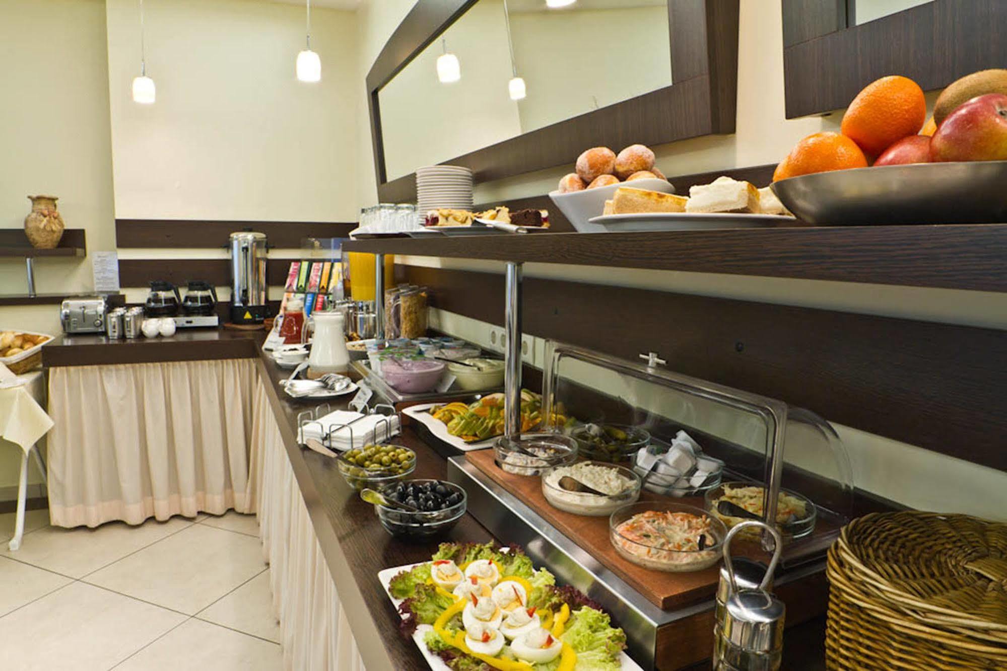 Ivbergs Hotel Messe Nord Берлин Екстериор снимка