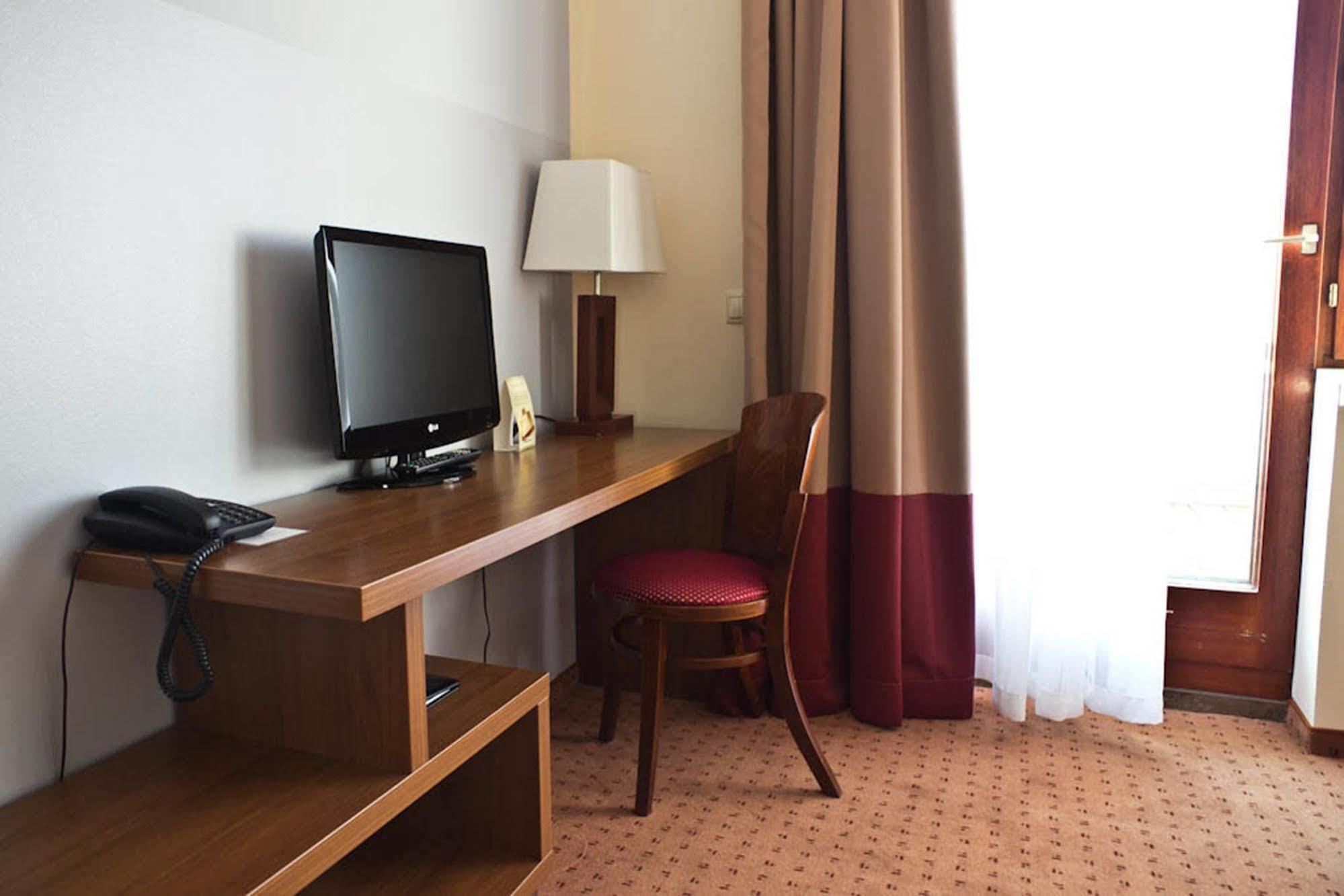 Ivbergs Hotel Messe Nord Берлин Екстериор снимка