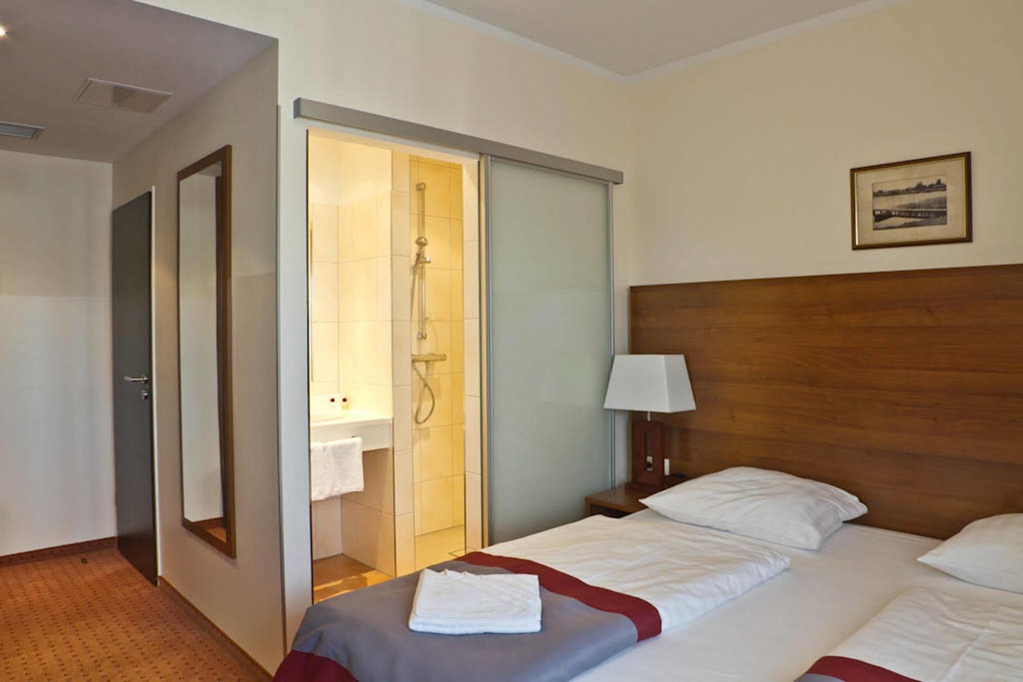 Ivbergs Hotel Messe Nord Берлин Екстериор снимка